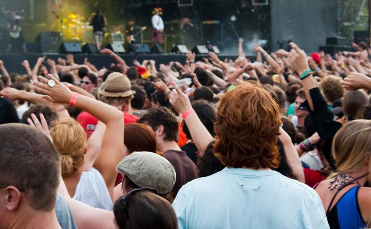 Touring Culture, Fan Lifestyles, and Places Between the Shows